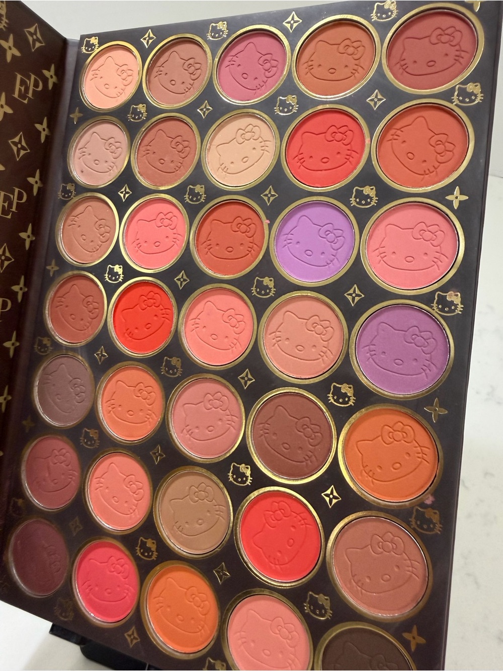 Sanrio Multicolor Eyeshadow Palette — Reds, Pinks, Purples, Browns, Oranges - Picture 3 of 7